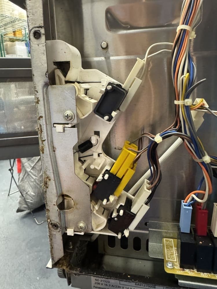 Commercial kitchen appliance repair service